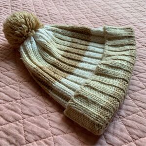 SMART SET - Beige / white Rib-knit classic pompom beanie tuque - winter hat - OZ